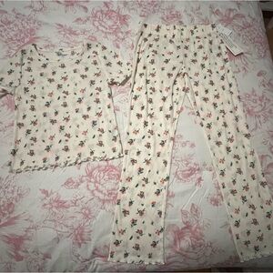 Old Navy Girls floral pajama set size large 10/12